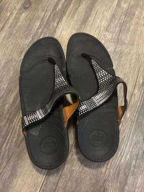 FitFlop Men's Black Thong Sandals with Silver Stud Detailing